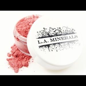 ‘Bare Beauty’ Mineral Blush by LA Minerals